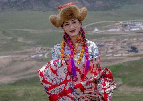 网红吃瓜藏族女孩视频,揭秘藏地风情与网络魅力